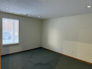 10-106 Village Pointe Dr, Powell, OH for lease Interior Photo- Image 2 of 14