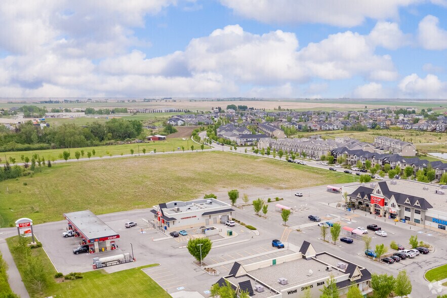 1227-1230 3rd St SE, High River, AB à vendre - Photo du bâtiment - Image 1 de 1