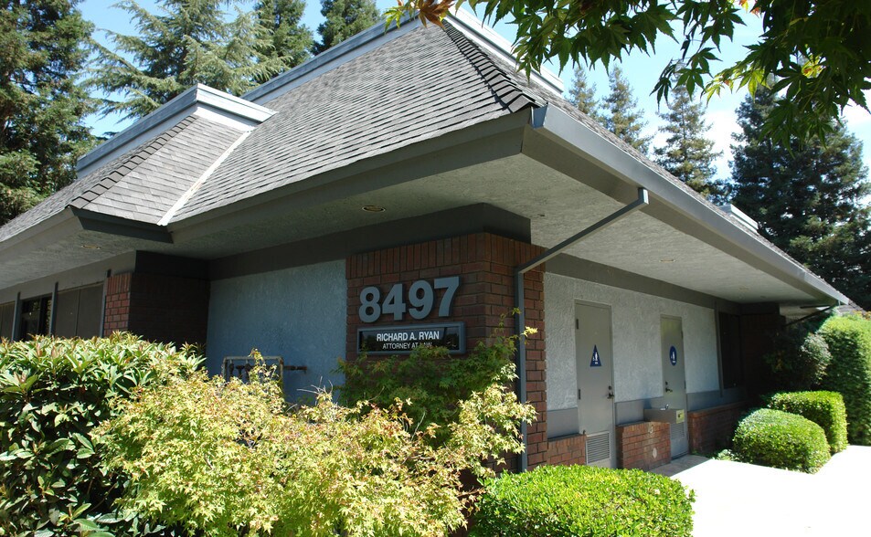 8455 N Millbrook Ave, Fresno, CA à louer - Photo du bâtiment - Image 2 de 6