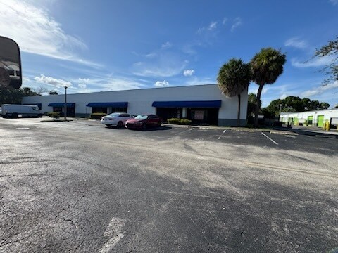 5301 N Nob Hill Rd, Sunrise, FL à louer - Photo du bâtiment - Image 2 de 5