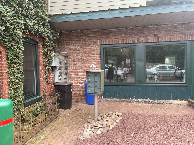 6 Coryell St, Lambertville, NJ à louer - Photo du bâtiment - Image 3 de 7