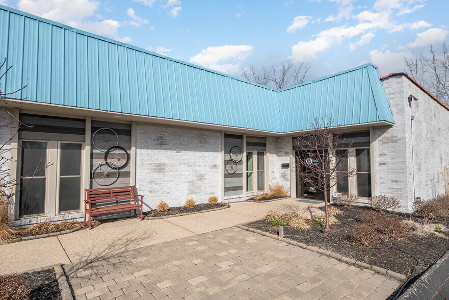 4456-4460 Bridgetown Rd, Cincinnati, OH à louer - Photo du bâtiment - Image 3 de 30