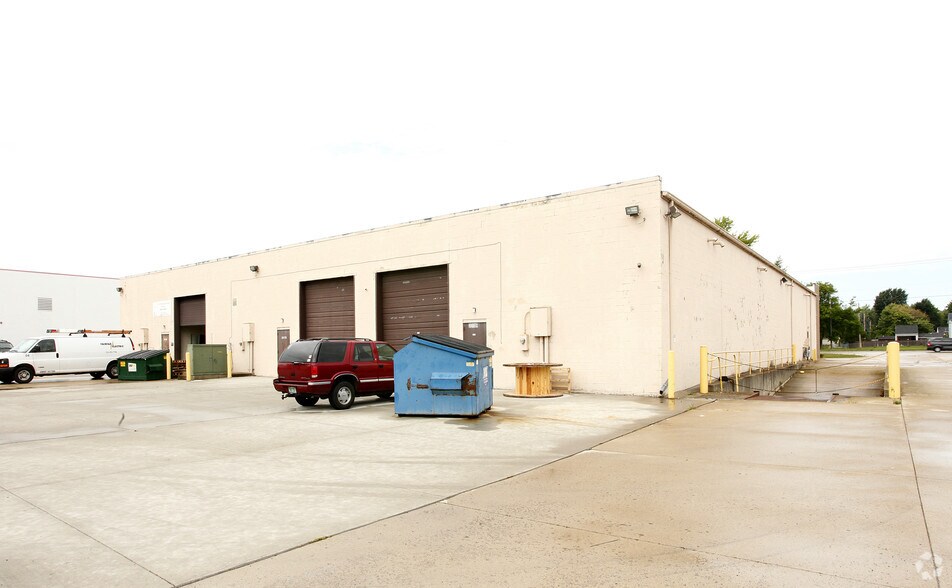 20169-20189 Northline Rd, Taylor, MI à louer - Photo du bâtiment - Image 2 de 5