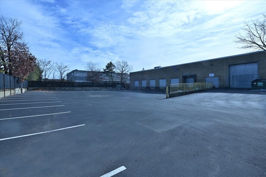 10 Commerce Dr, Hauppauge, NY for sale - Building Photo - Image 3 of 13
