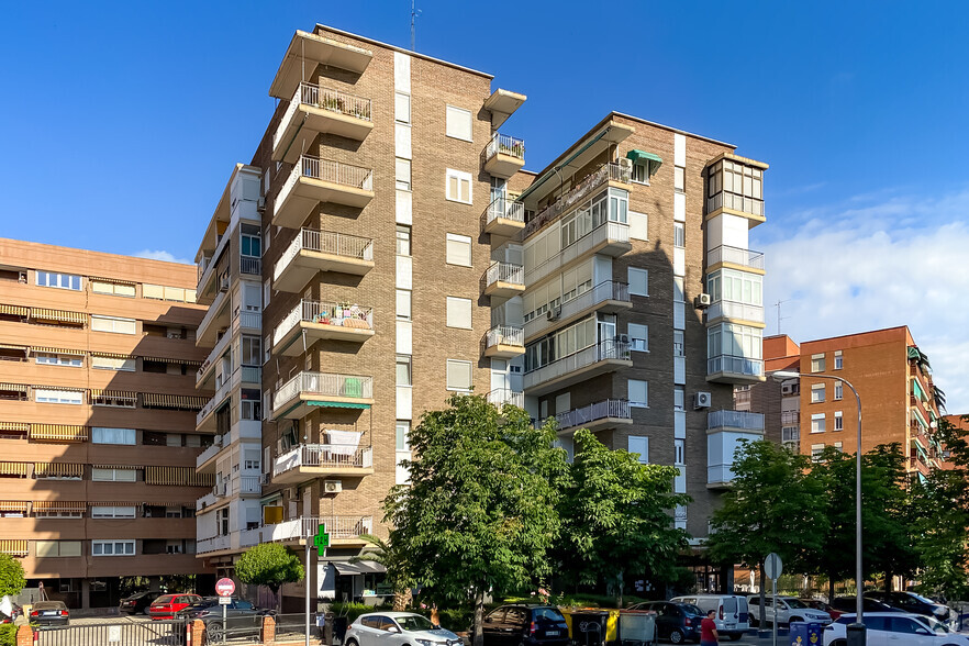 Calle De José De Cadalso, 90, Madrid, Madrid à louer - Photo du bâtiment - Image 2 de 2