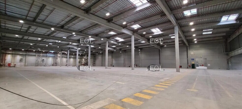Industrial in Saint-Vulbas for lease - Interior Photo - Image 3 of 7