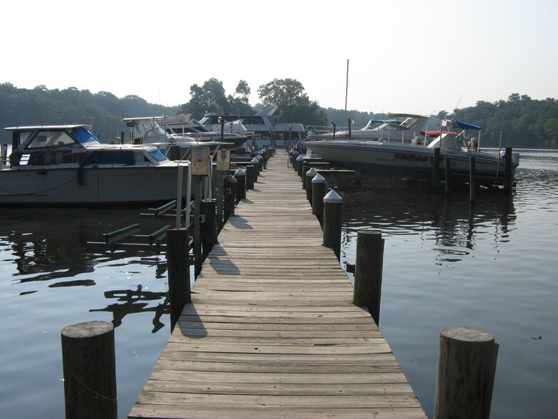 7813 Leymar Rd, Glen Burnie, MD à vendre - Photo principale - Image 2 de 36