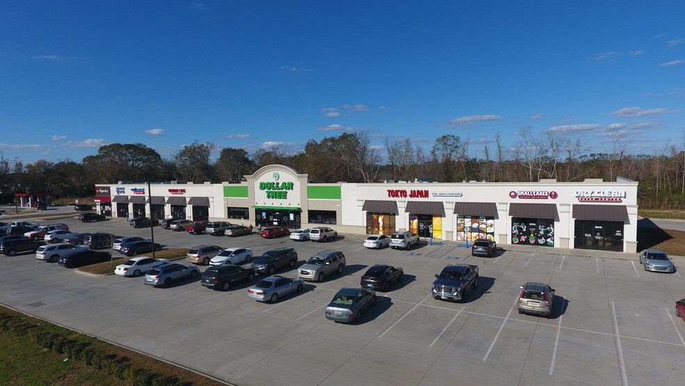 105-107 Hector Connoly Rd, Carencro, LA for lease - Primary Photo - Image 1 of 4