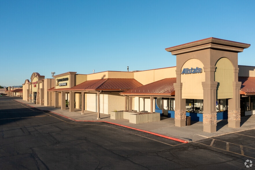 7064-7144 S Redwood Rd, West Jordan, UT à louer - Photo du bâtiment - Image 2 de 5