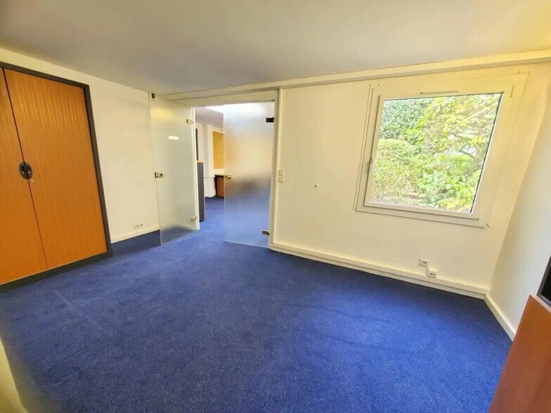 Office in Versailles for lease - Interior Photo - Image 3 of 7