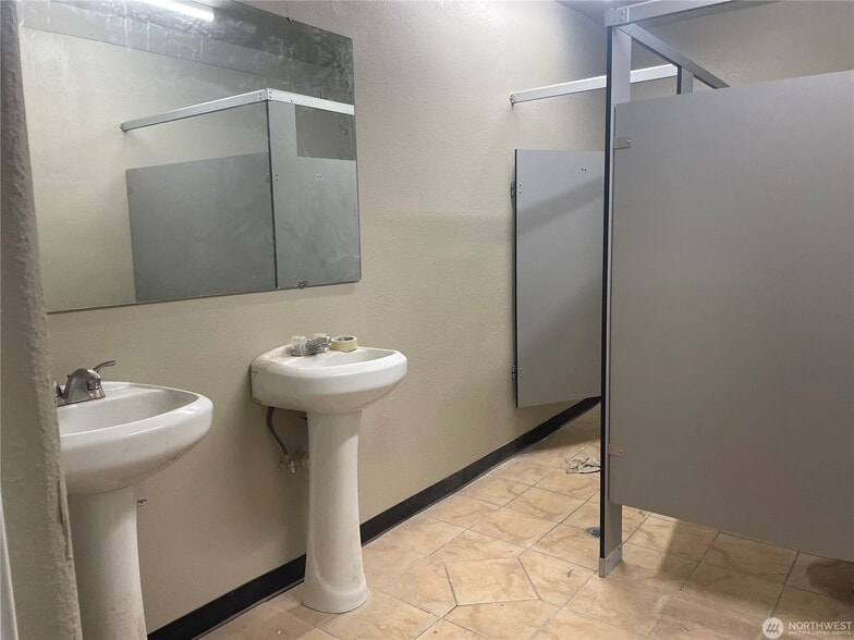 310 Main st, Granger, WA for sale - Interior Photo - Image 2 of 21