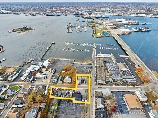 98 Middle St, Fairhaven, MA for sale - Building Photo - Image 1 of 29