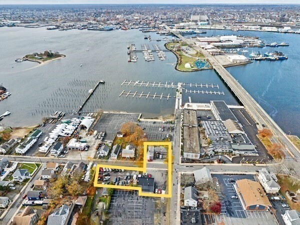 98 Middle St, Fairhaven, MA à vendre - Photo du bâtiment - Image 1 de 29