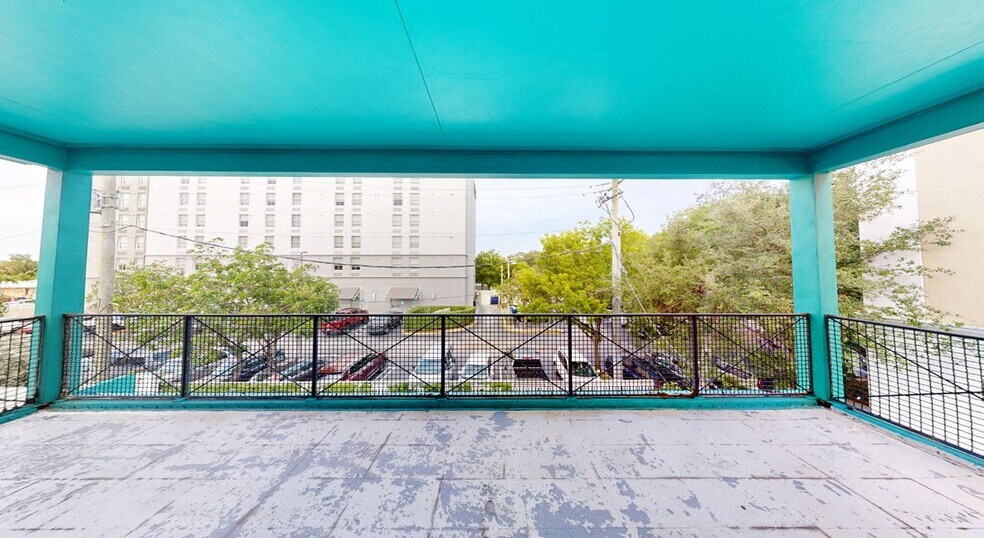 51 Le Jeune Ave, Miami, FL à louer - Photo du bâtiment - Image 3 de 8