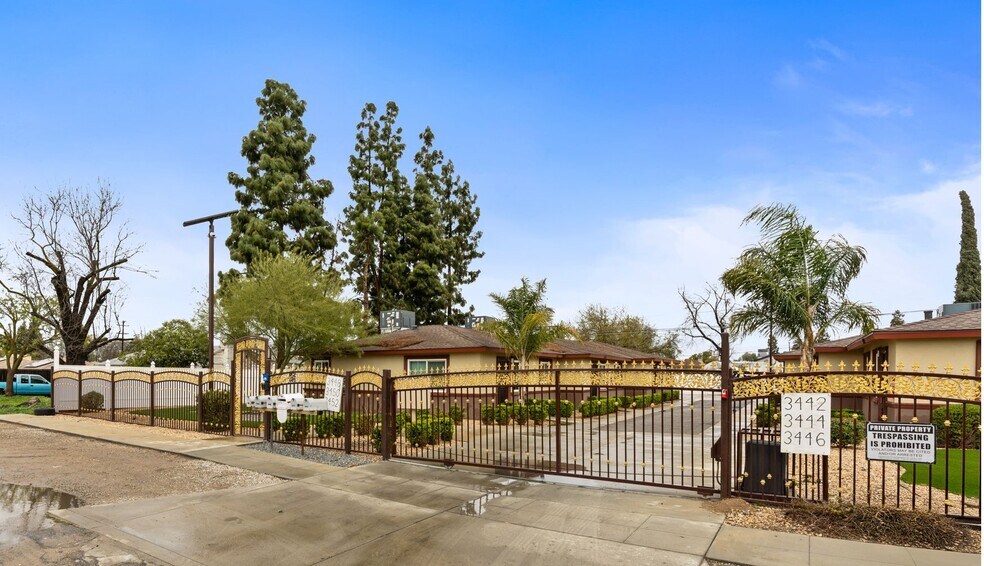 3442 W University Ave, Fresno, CA à vendre - Photo du bâtiment - Image 3 de 9