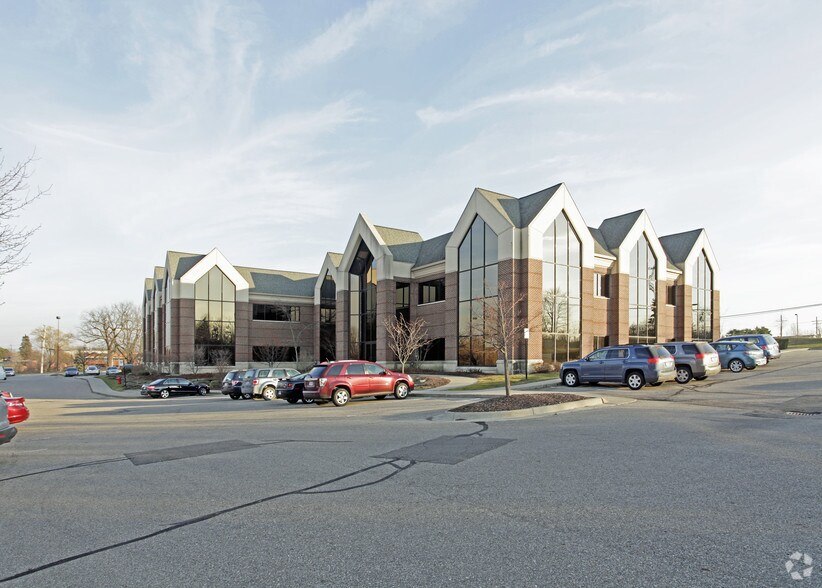 41800 W 11 Mile Rd, Novi, MI à vendre - Photo principale - Image 1 de 7