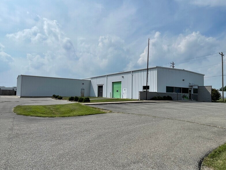4480 Ray Boll Blvd, Columbus, IN à vendre - Photo du bâtiment - Image 2 de 4