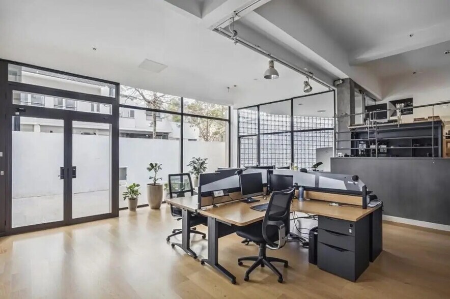 Bureau dans Suresnes à vendre - Photo du bâtiment - Image 2 de 12