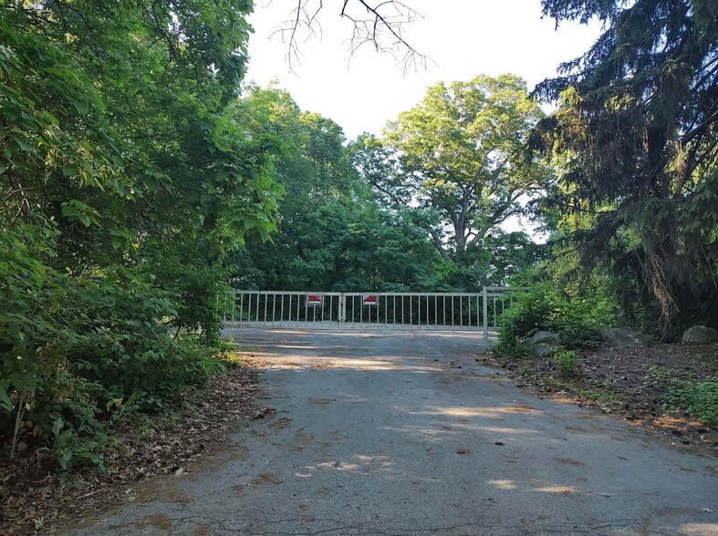 27 Howe St, Auburn, MA for sale - Primary Photo - Image 1 of 4