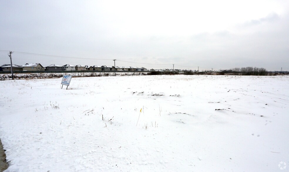 14135 162nd Ave NW, Edmonton, AB à vendre - Photo du bâtiment - Image 3 de 4