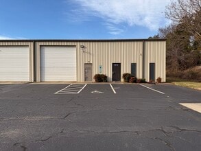 5630-5638 Harrisburg Industrial Par Dr, Harrisburg, NC for lease Interior Photo- Image 1 of 4