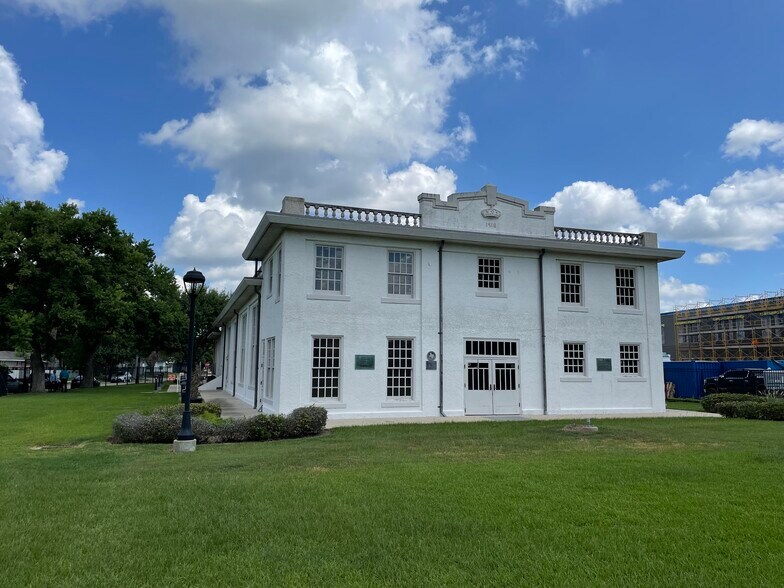 226 Lakeview Dr, Sugar Land, TX à vendre - Photo du bâtiment - Image 2 de 7