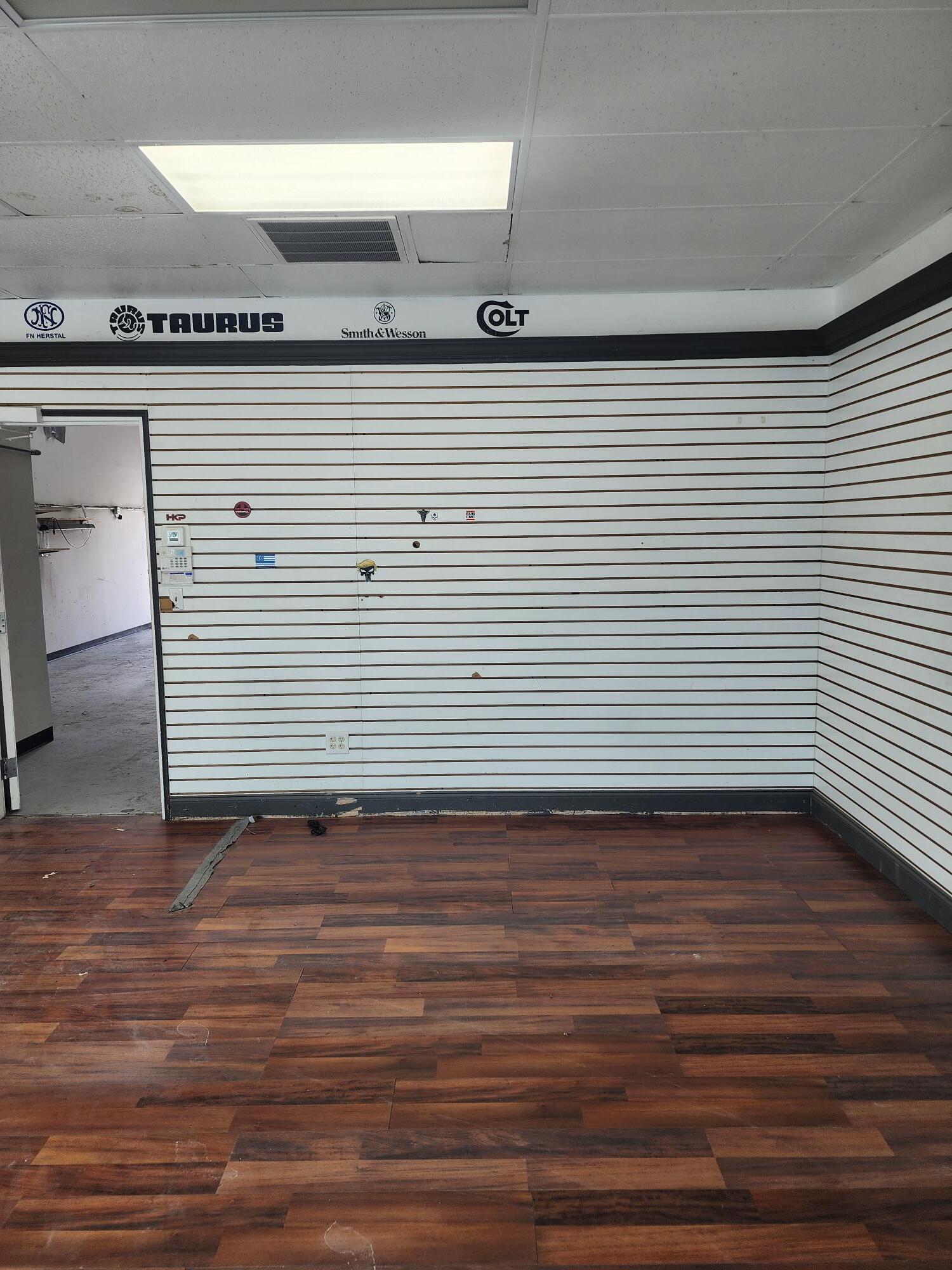 1301 Rail Head Blvd, Naples, FL for lease Interior Photo- Image 1 of 9