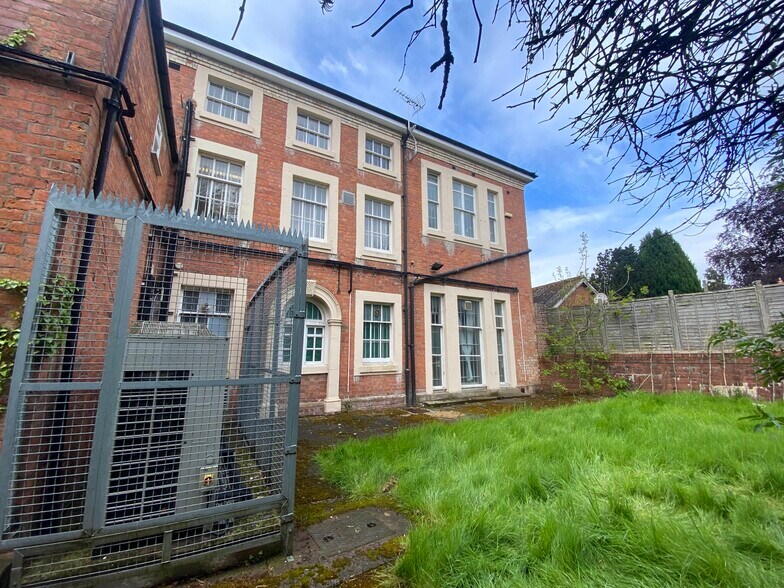 9 Corn Sq, Leominster for lease - Building Photo - Image 2 of 8