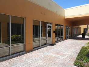 150 Cocoa Isles Blvd, Cocoa Beach, FL for lease Building Photo- Image 1 of 17