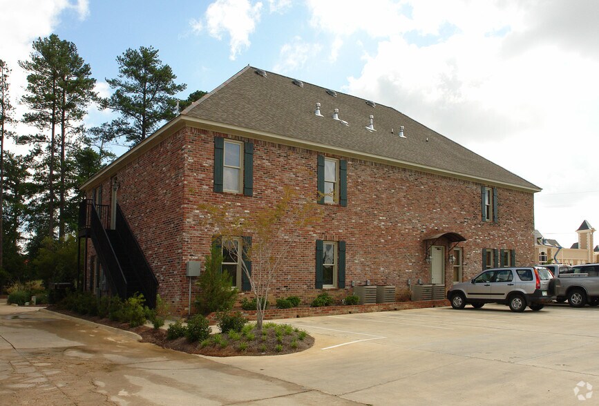 701 Avignon Dr, Ridgeland, MS à louer - Photo du bâtiment - Image 1 de 8