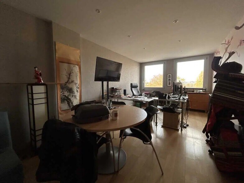 Office in Bron for sale - Interior Photo - Image 2 of 6