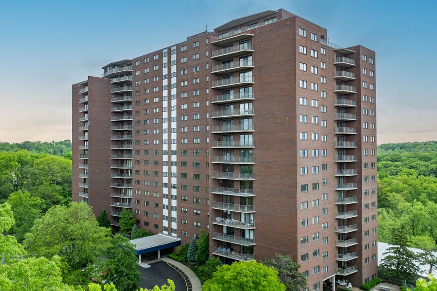 5300 Hamilton Ave, Cincinnati, OH for sale - Building Photo - Image 2 of 5