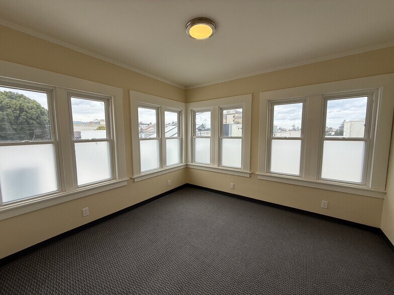251 Park Rd, Burlingame, CA à louer - Photo du bâtiment - Image 2 de 24