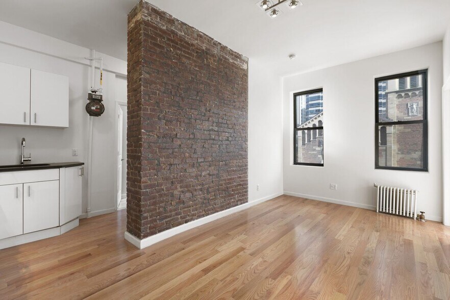 343 E 66th St, New York, NY à vendre - Photo du bâtiment - Image 3 de 10