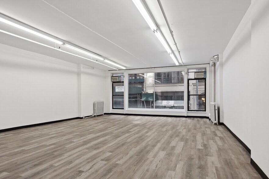 21 W 45th St, New York, NY à louer - Photo du bâtiment - Image 1 de 8