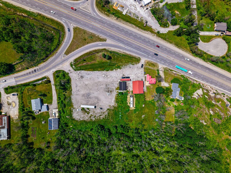 3300 Coopers Falls Rd, Gravenhurst, ON à vendre - Photo du bâtiment - Image 2 de 6