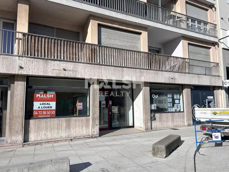 Commerce de détail dans Villeurbanne à louer - Photo du bâtiment - Image 2 de 10