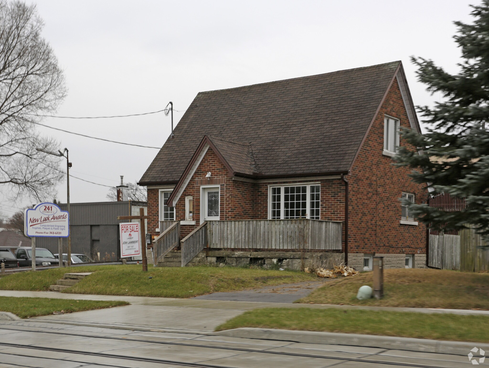 241-247 Ottawa St S, Kitchener, ON à vendre Photo principale- Image 1 de 1