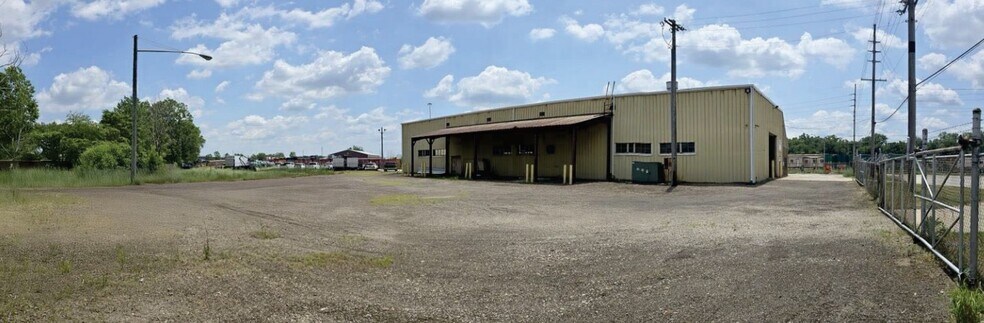 6015 Hump Rd, Hammond, IN à louer - Photo du bâtiment - Image 1 de 4