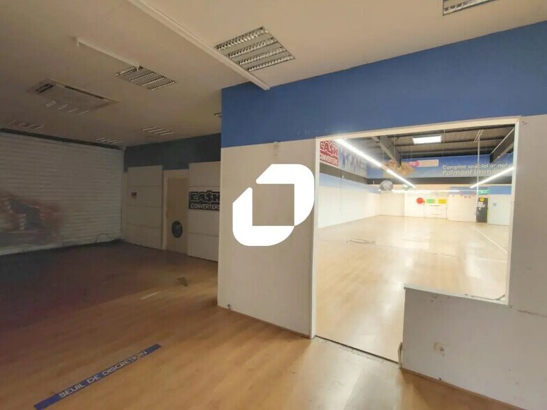 Retail in Reims for lease - Building Photo - Image 3 of 5