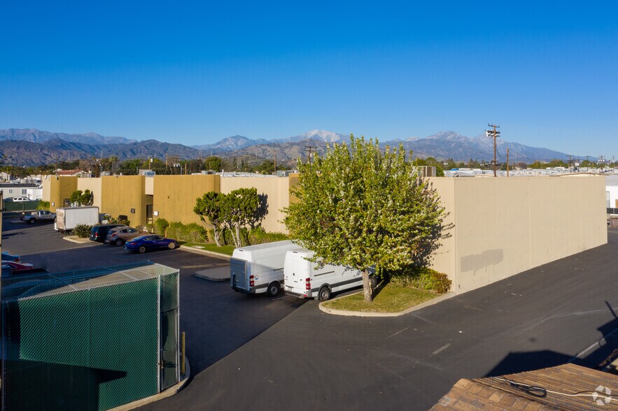 822-832 N Grand Ave, Covina, CA à louer - Photo du bâtiment - Image 2 de 6
