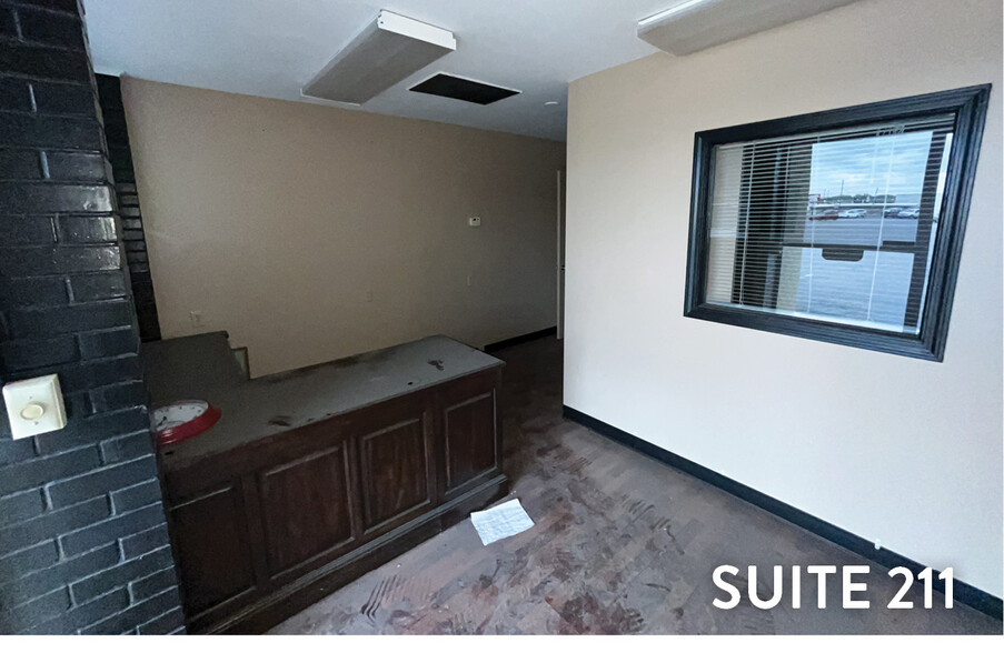 207-305 W 7th Ave, Augusta, KS for lease - Interior Photo - Image 3 of 12