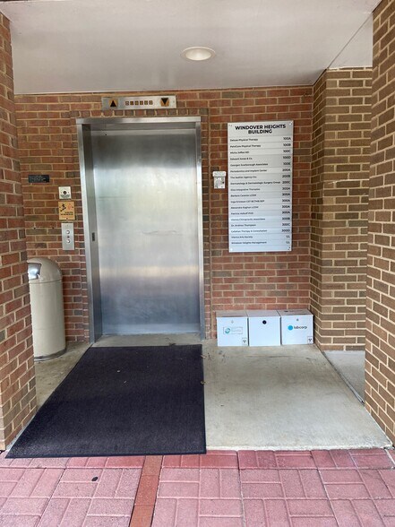 243 Church St, Vienna, VA à louer - Photo du bâtiment - Image 3 de 17