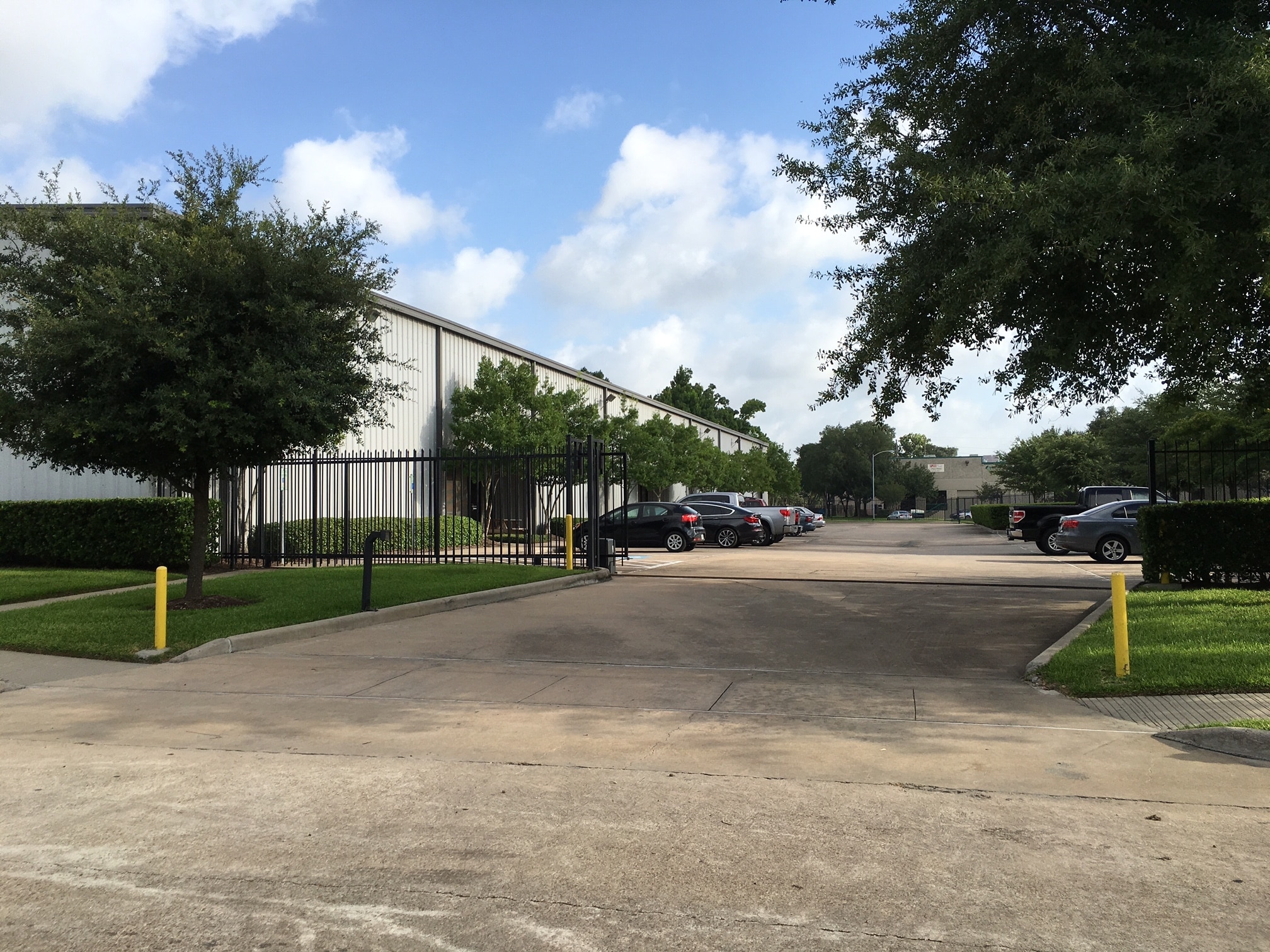 5611 Guhn Rd, Houston, TX for lease Building Photo- Image 1 of 16