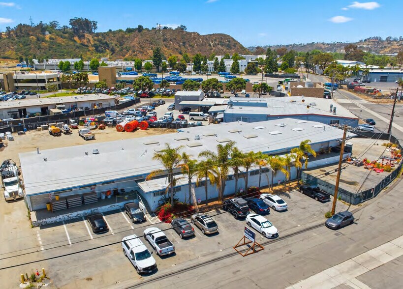 395 Via Del Monte, Oceanside, CA à louer - Photo du bâtiment - Image 1 de 3