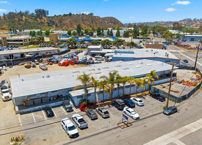 Plus de détails pour 395 Via Del Monte, Oceanside, CA - Industriel à louer