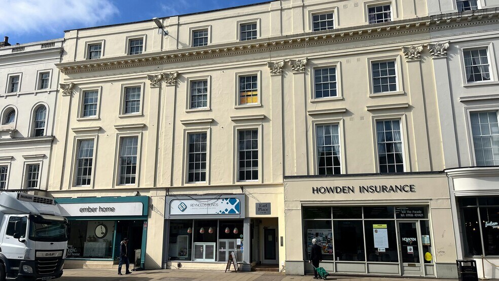 160-164 Parade portefeuille de 3 propriétés à vendre sur LoopNet.ca - Photo du bâtiment - Image 2 de 10