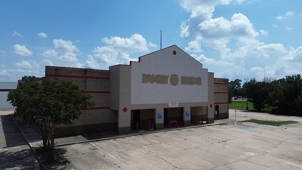 8686 Florline Blvd, Baton Rouge, LA à vendre - Photo du bâtiment - Image 2 de 9