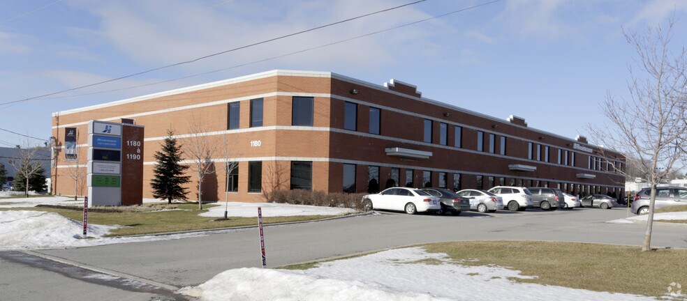 1180-1190 Rue Lévis, Terrebonne, QC à louer - Photo du bâtiment - Image 3 de 4