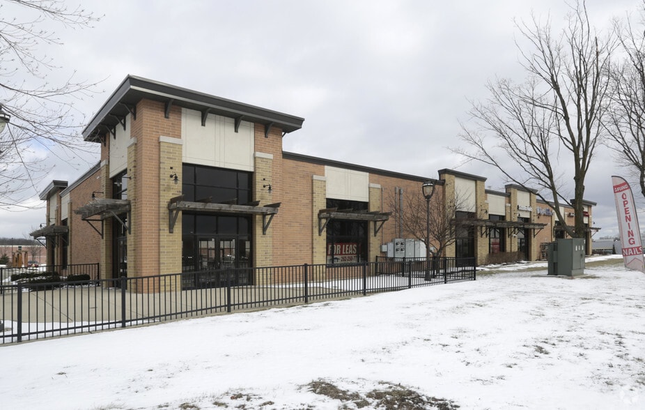 W249N5245 Executive Dr, Sussex, WI for sale - Building Photo - Image 2 of 6